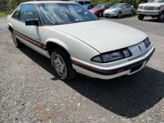 1989 Pontiac Grand Prix Coupe. V6 engine. Rare five speed manual transmissi