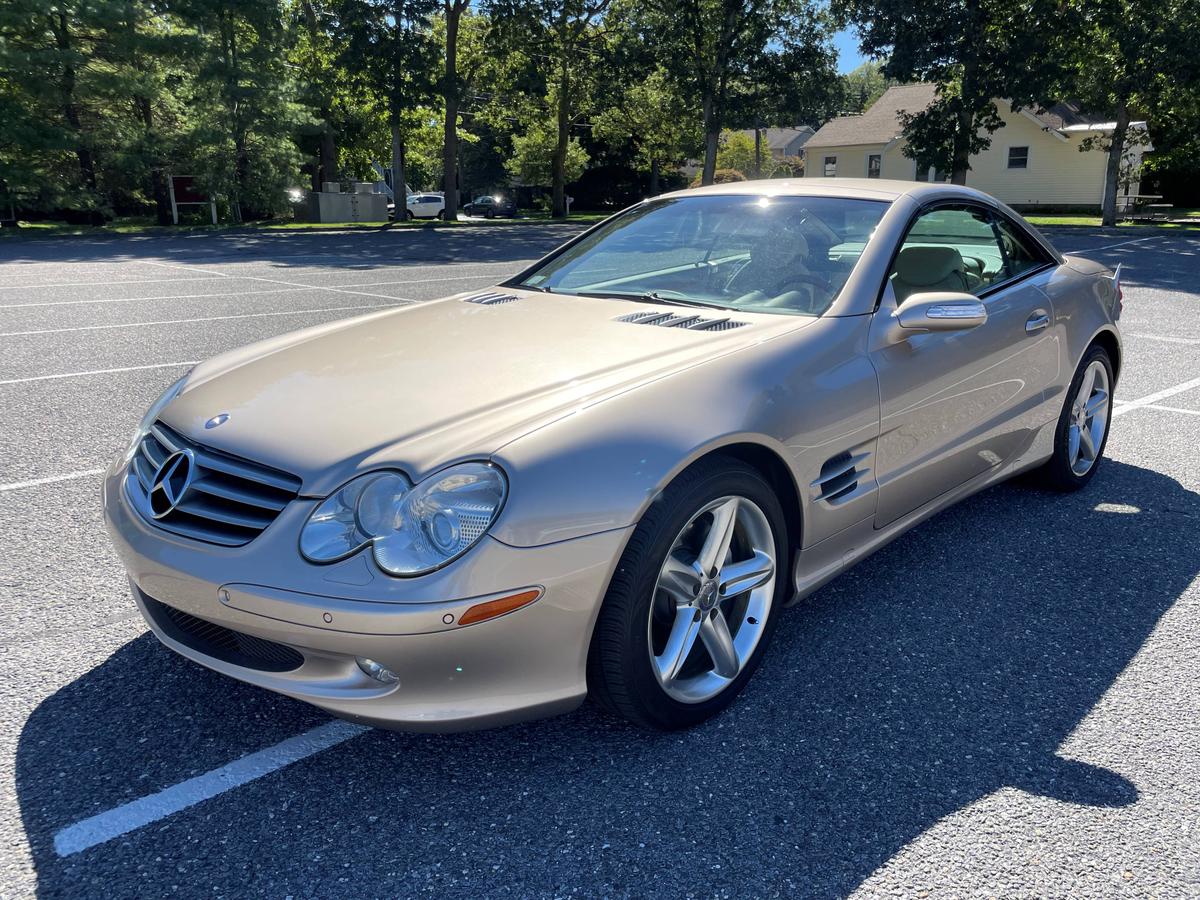 2004 Mercedes-Benz SL500 Convertible. 5.0L 302HP V8 Engine. 7 Speed Automat