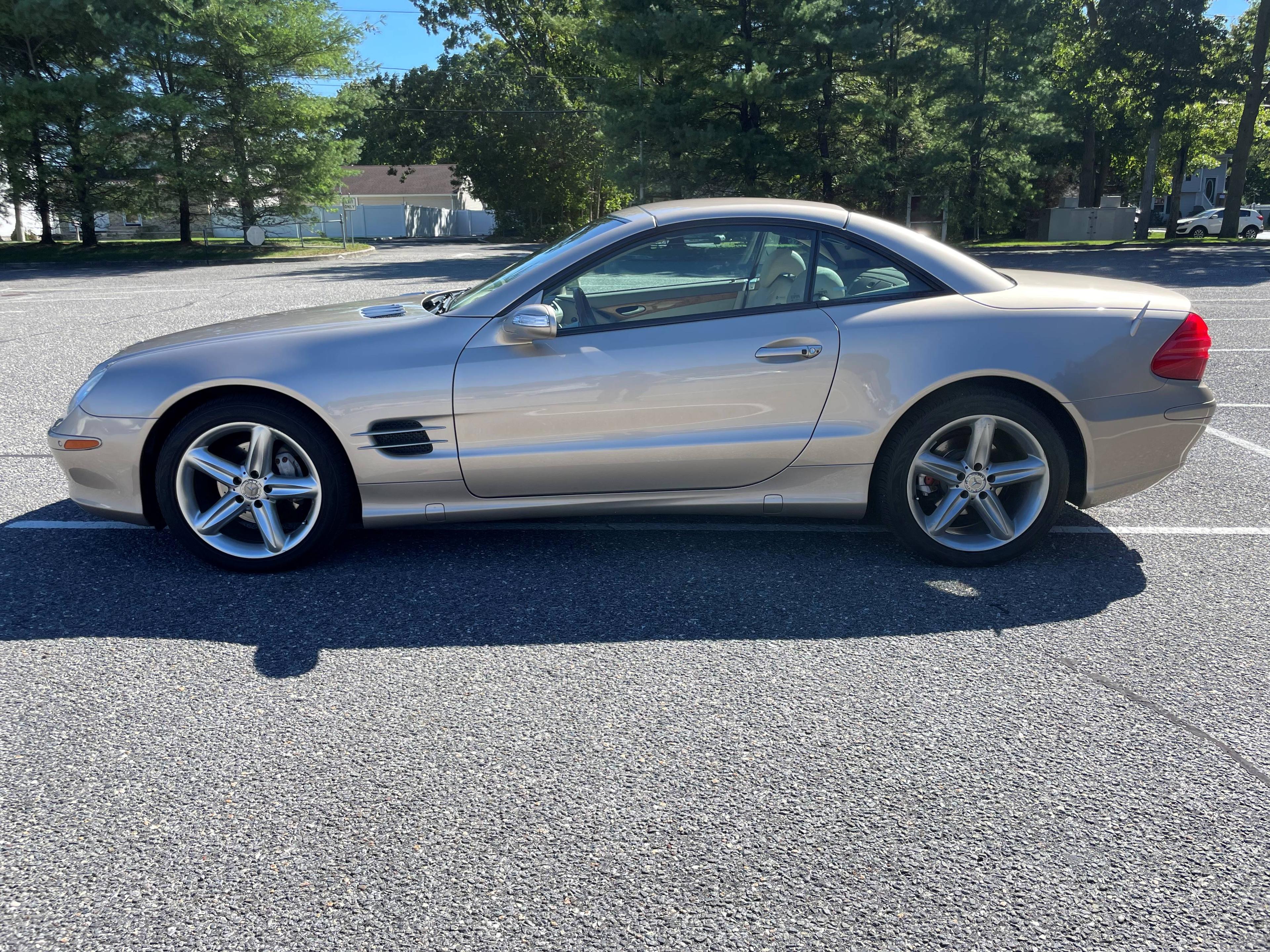 2004 Mercedes-Benz SL500 Convertible. 5.0L 302HP V8 Engine. 7 Speed Automat