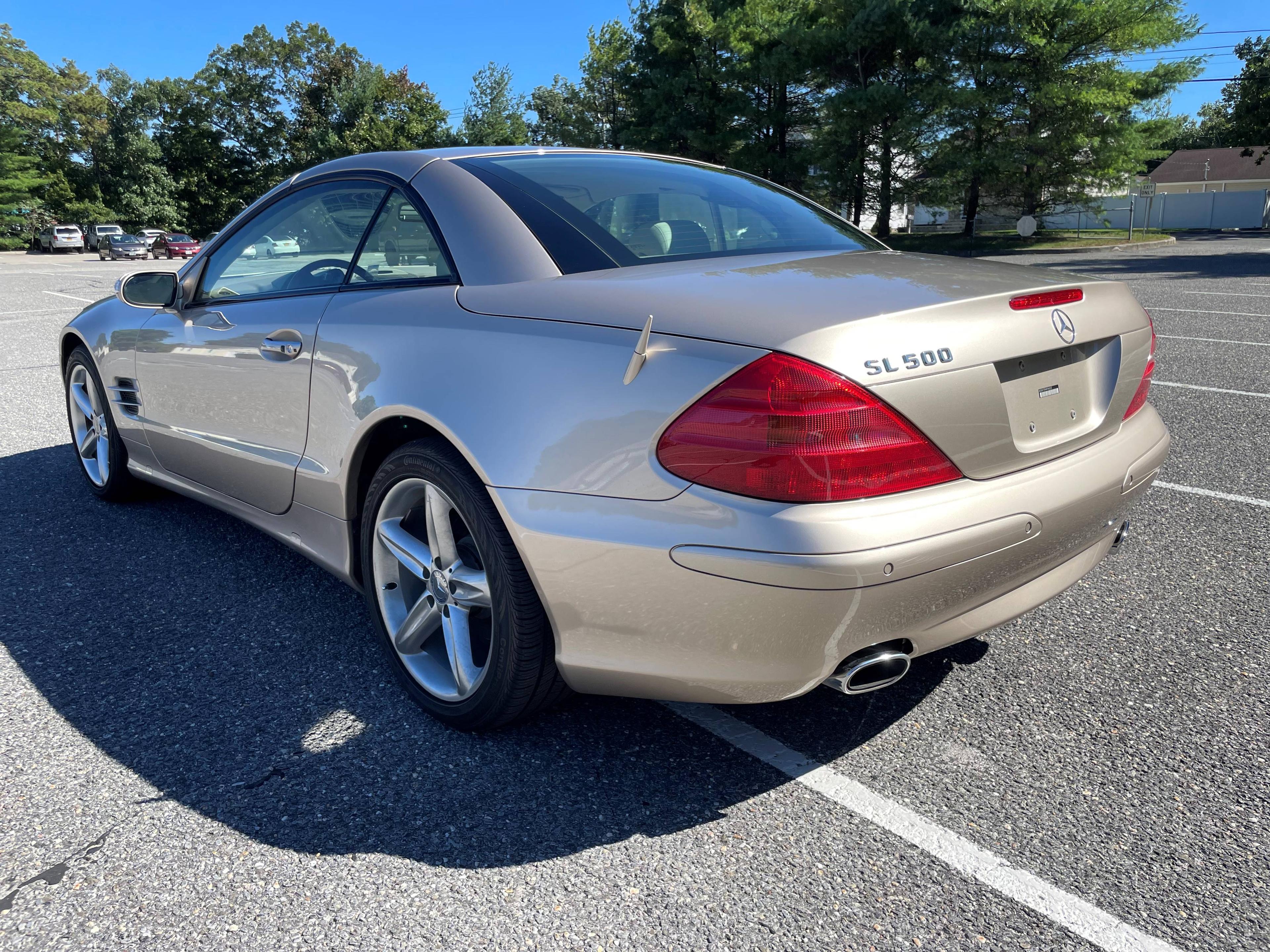 2004 Mercedes-Benz SL500 Convertible. 5.0L 302HP V8 Engine. 7 Speed Automat