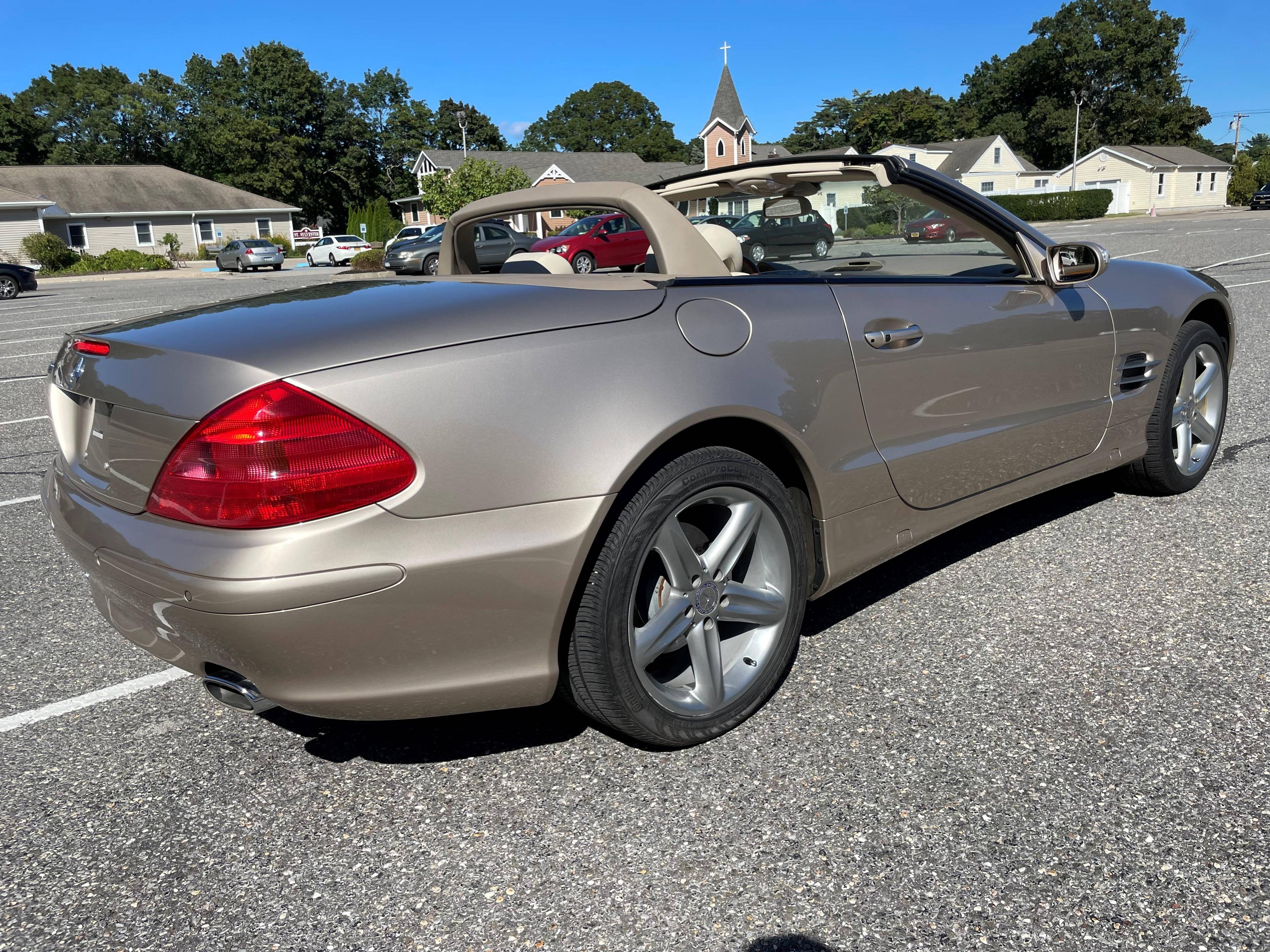 2004 Mercedes-Benz SL500 Convertible. 5.0L 302HP V8 Engine. 7 Speed Automat