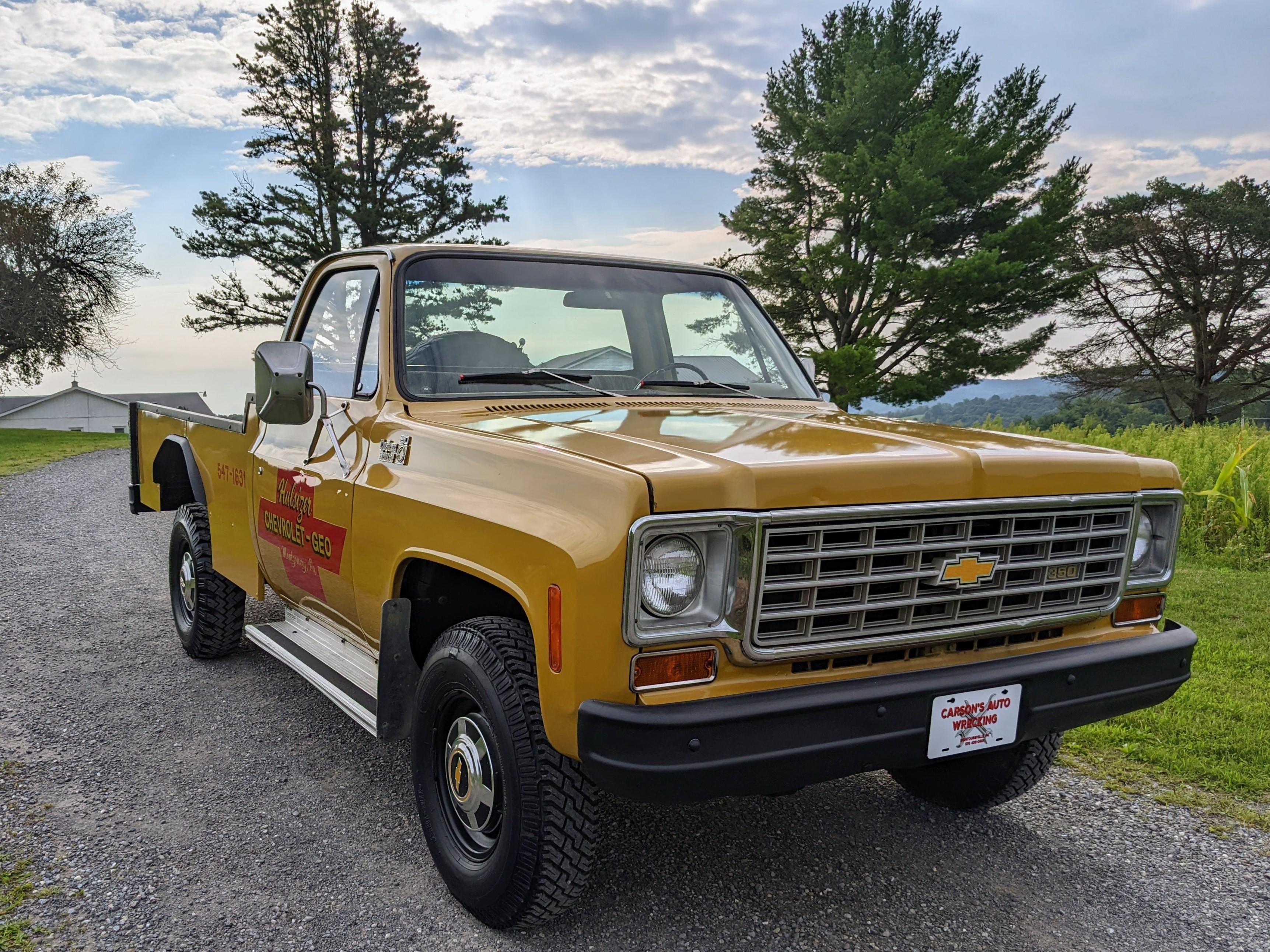 1975 Chevrolet C20 Custom Deluxe Truck. 4x4 cool old shop truck. V8, automa