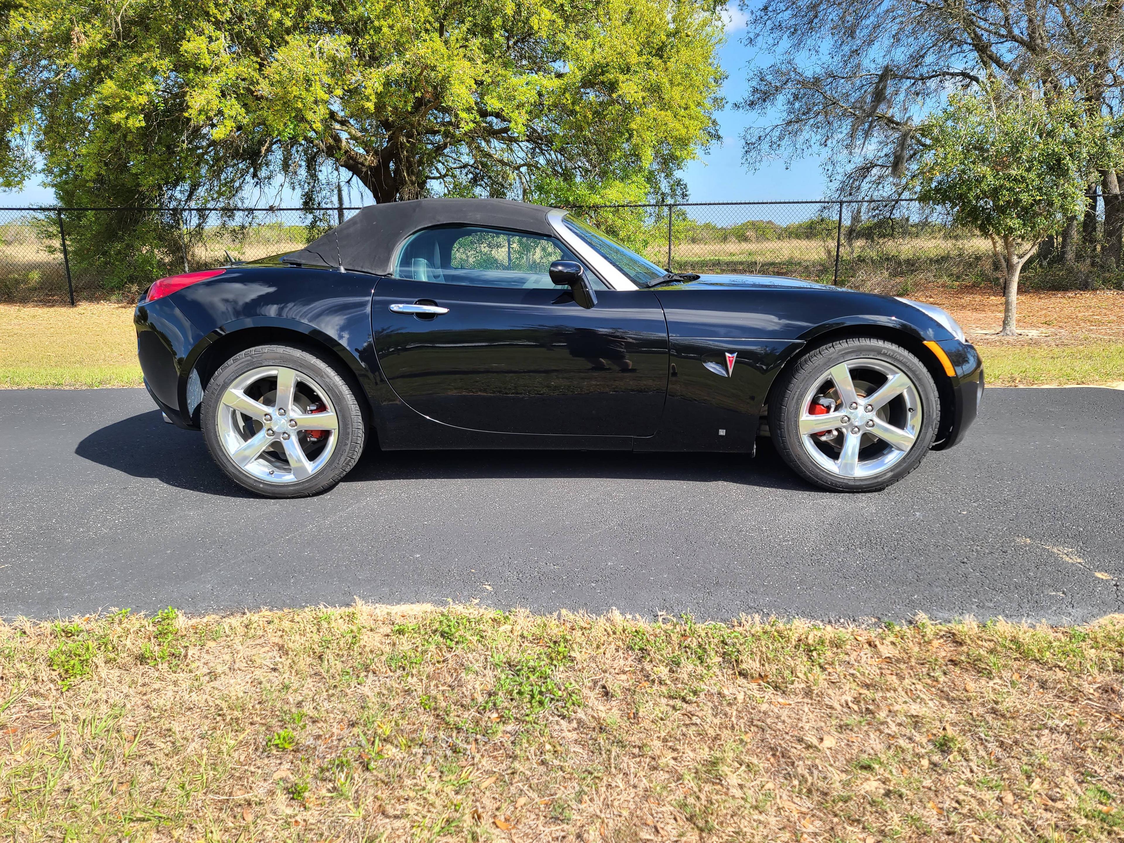 2007 Pontiac Solstice GXP Convertible. 65101 actual miles on title. 2.0L Ec