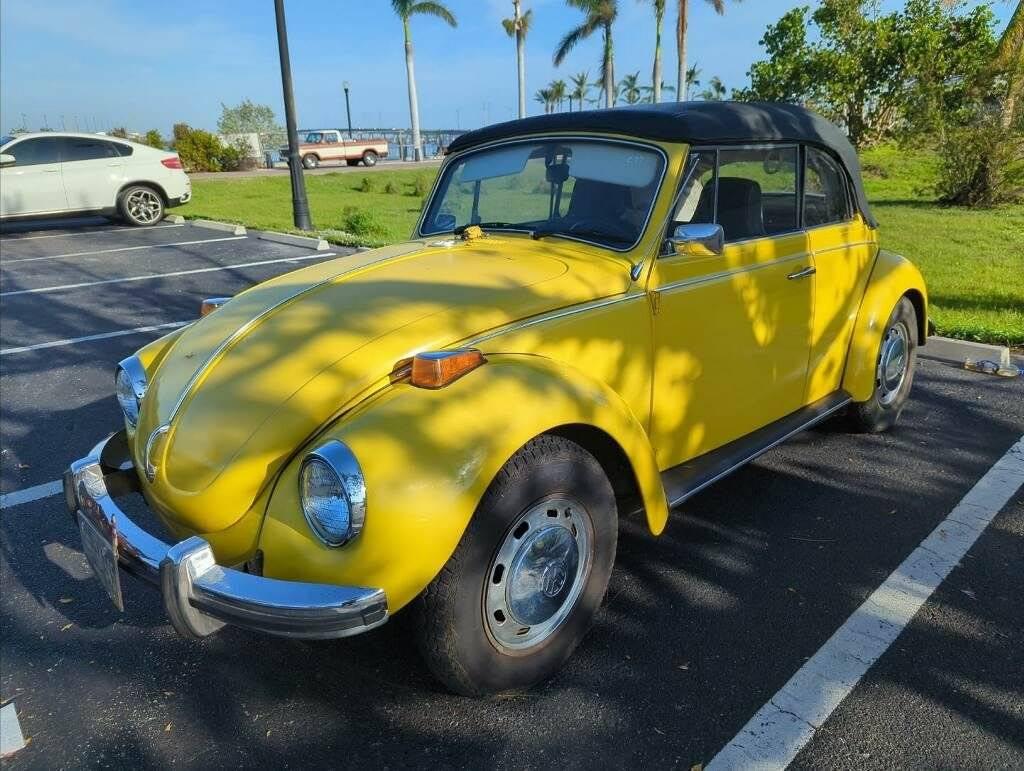 1971 Volkswagen Super Beetle Convertible. Rebuilt 4 Cylinder Engine. 4 Spee