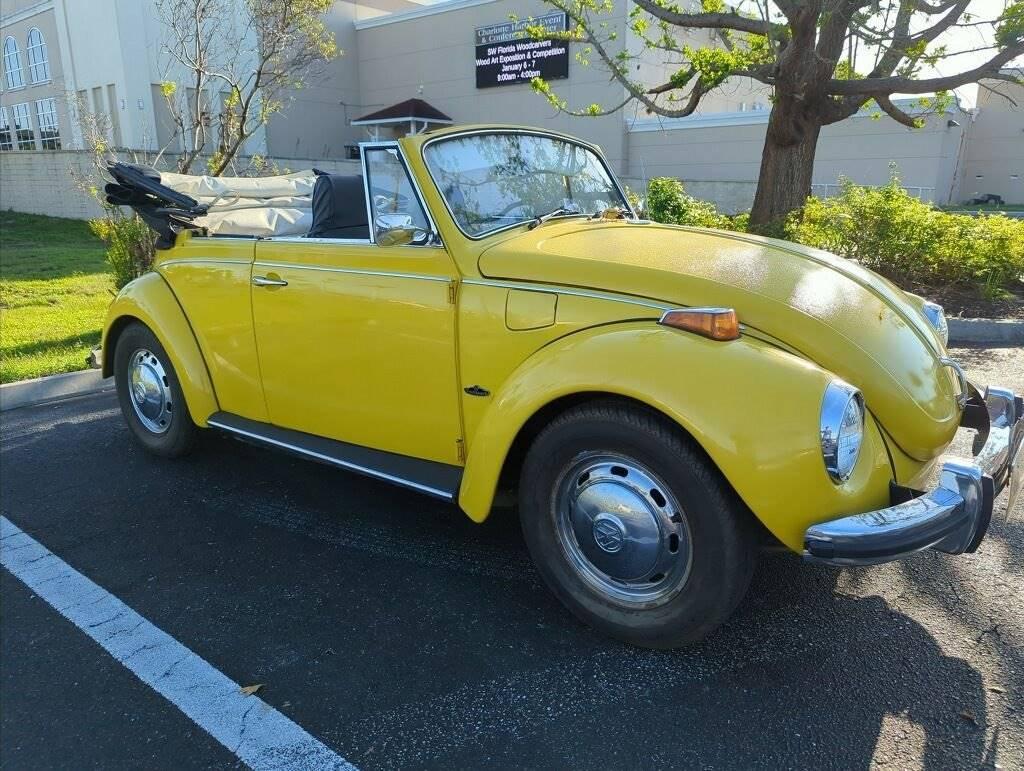 1971 Volkswagen Super Beetle Convertible. Rebuilt 4 Cylinder Engine. 4 Spee