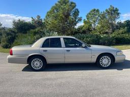2009 Mercury Grand Marquis LS Sedan.Excellent condition.Clean Carfax, one o