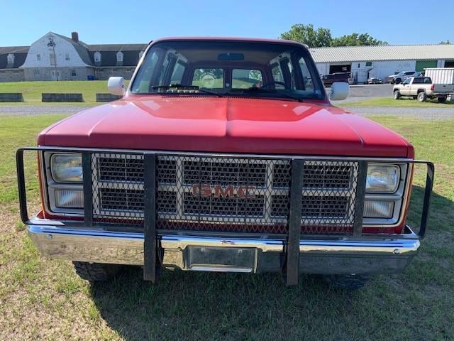 1984 GMC Suburban SW. Very rare factory 4 speed. 350 V8 engine. Two local o