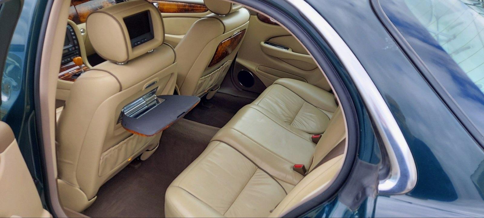 2005 Jaguar XJ8 Vanden Plas Sedan. 4.2 liter V-8 294hp. Loaded with every p