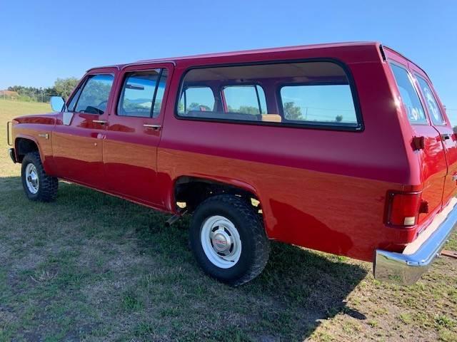 1984 GMC Suburban SW. Very rare factory 4 speed. 350 V8 engine. Two local o