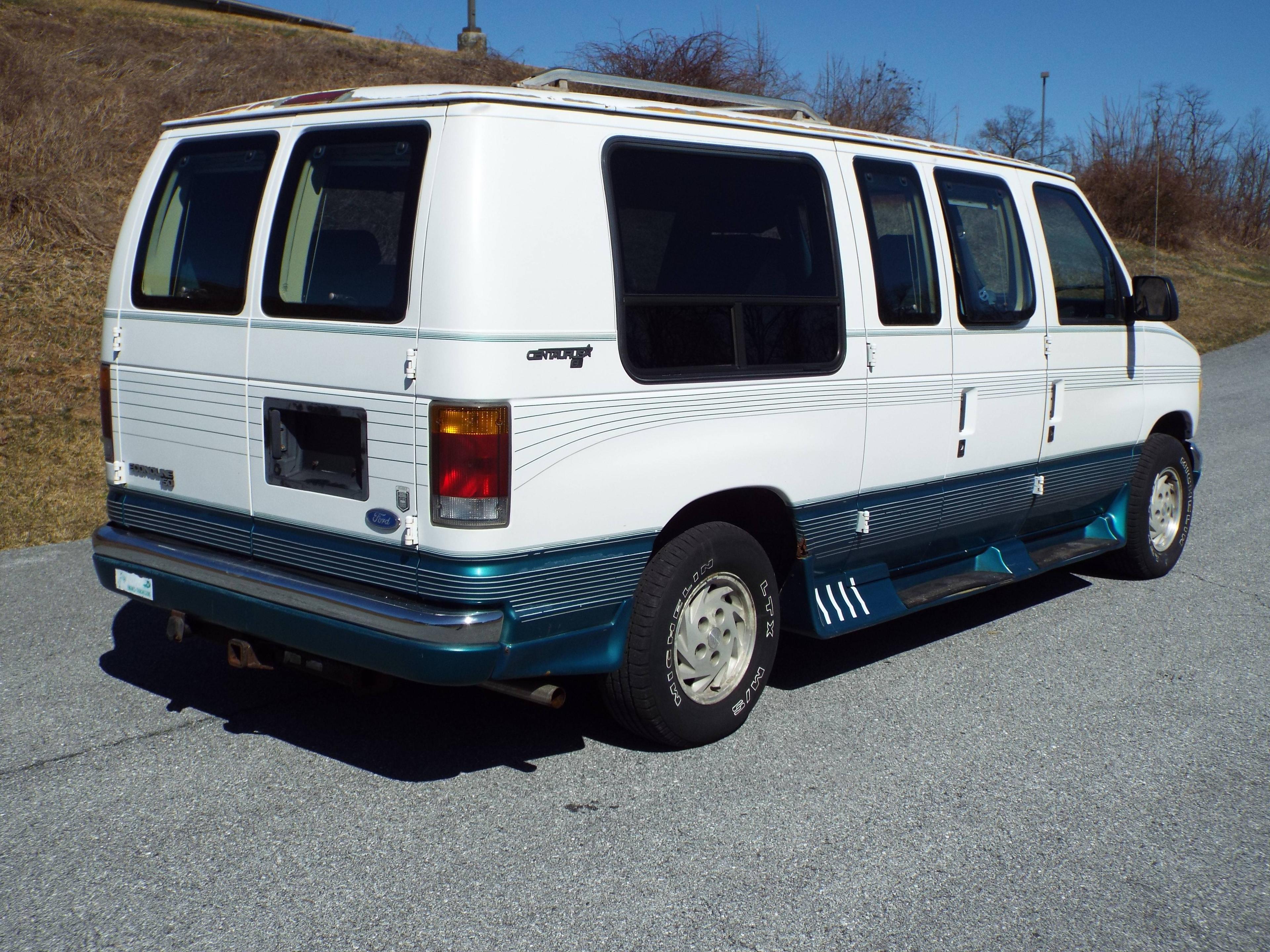 1993 Ford Econoline 150 Van.Runs and drives as it should. Newer Jasper tran