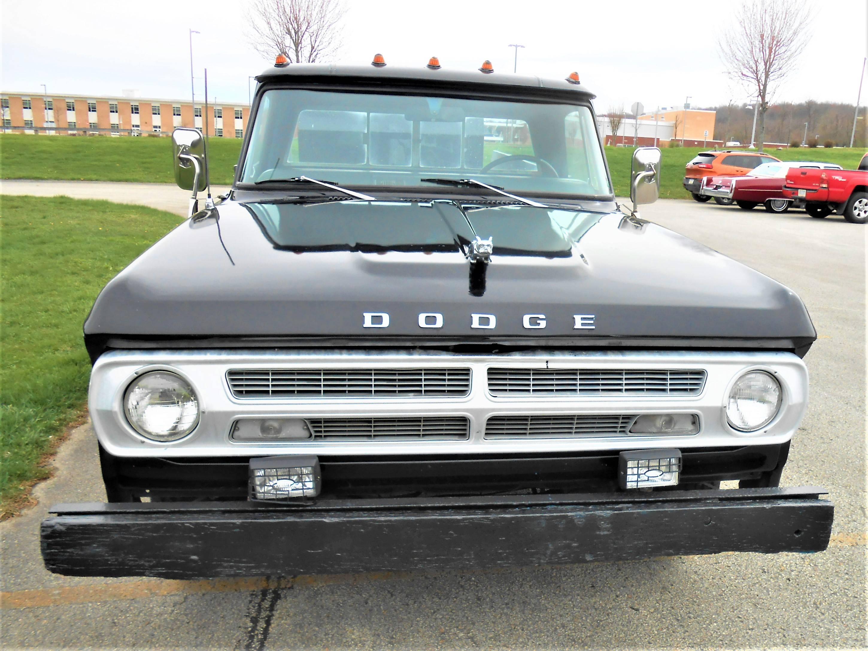 Vintage Dodge D100 pick up fitted with a flatbed and functional hydraulic l