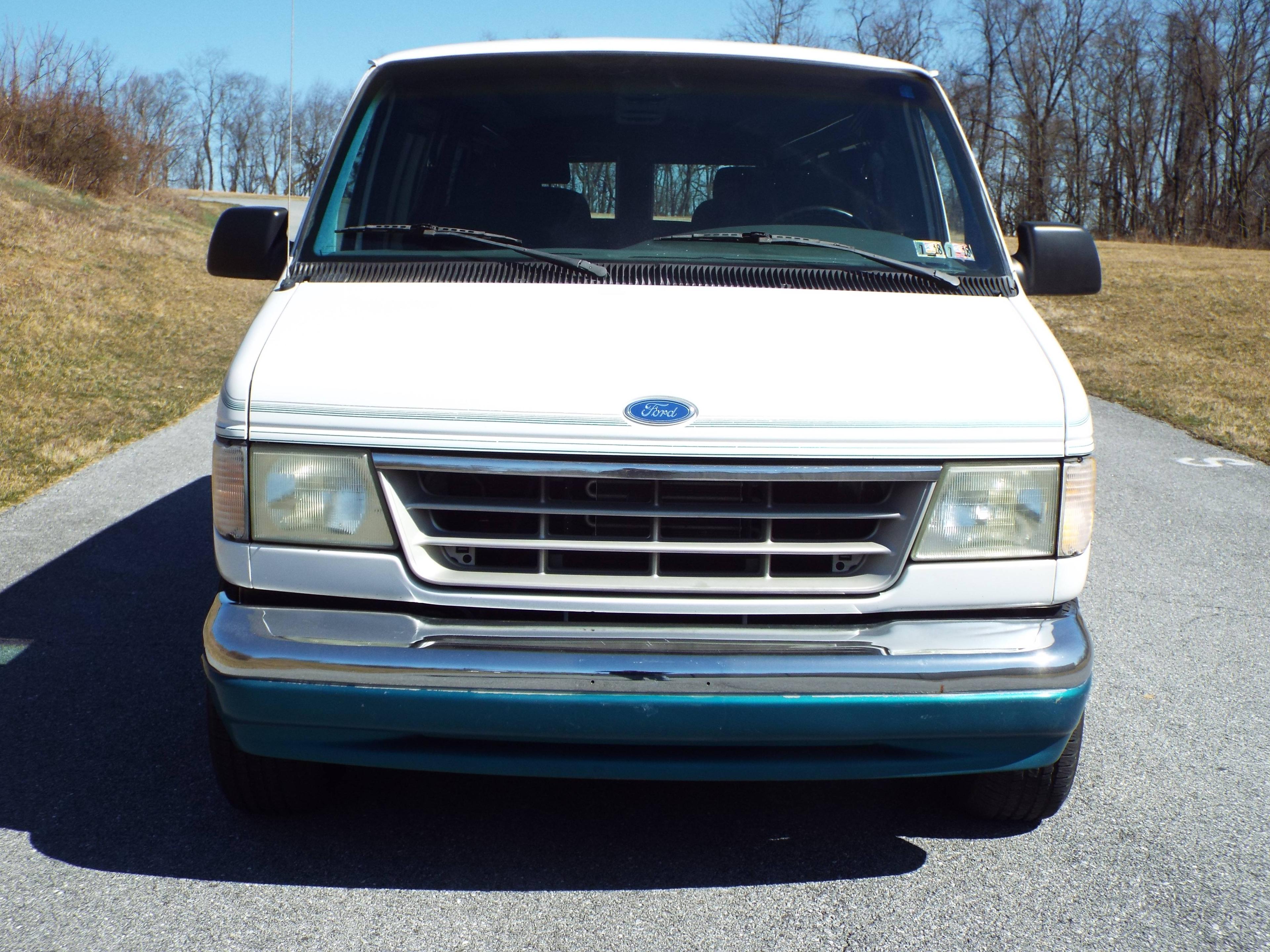 1993 Ford Econoline 150 Van.Runs and drives as it should. Newer Jasper tran