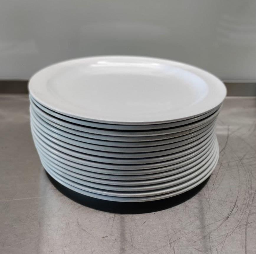 White plastic plates