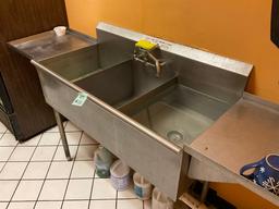 3 compartment sink with right and left wings
