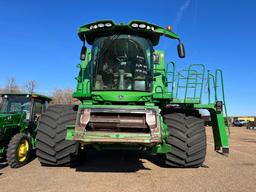 2012 John Deere S670 Combine