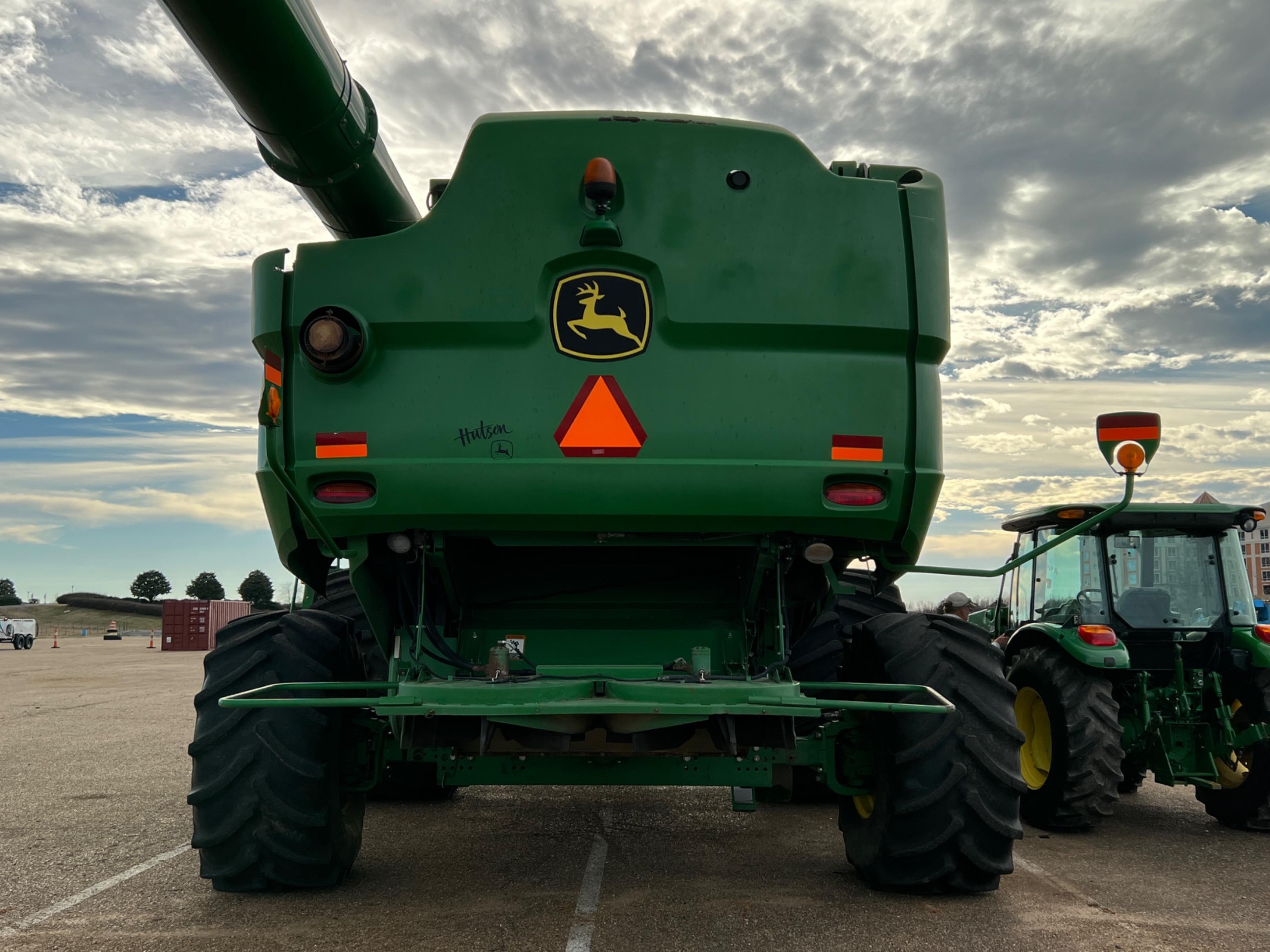 2012 John Deere S670 Combine