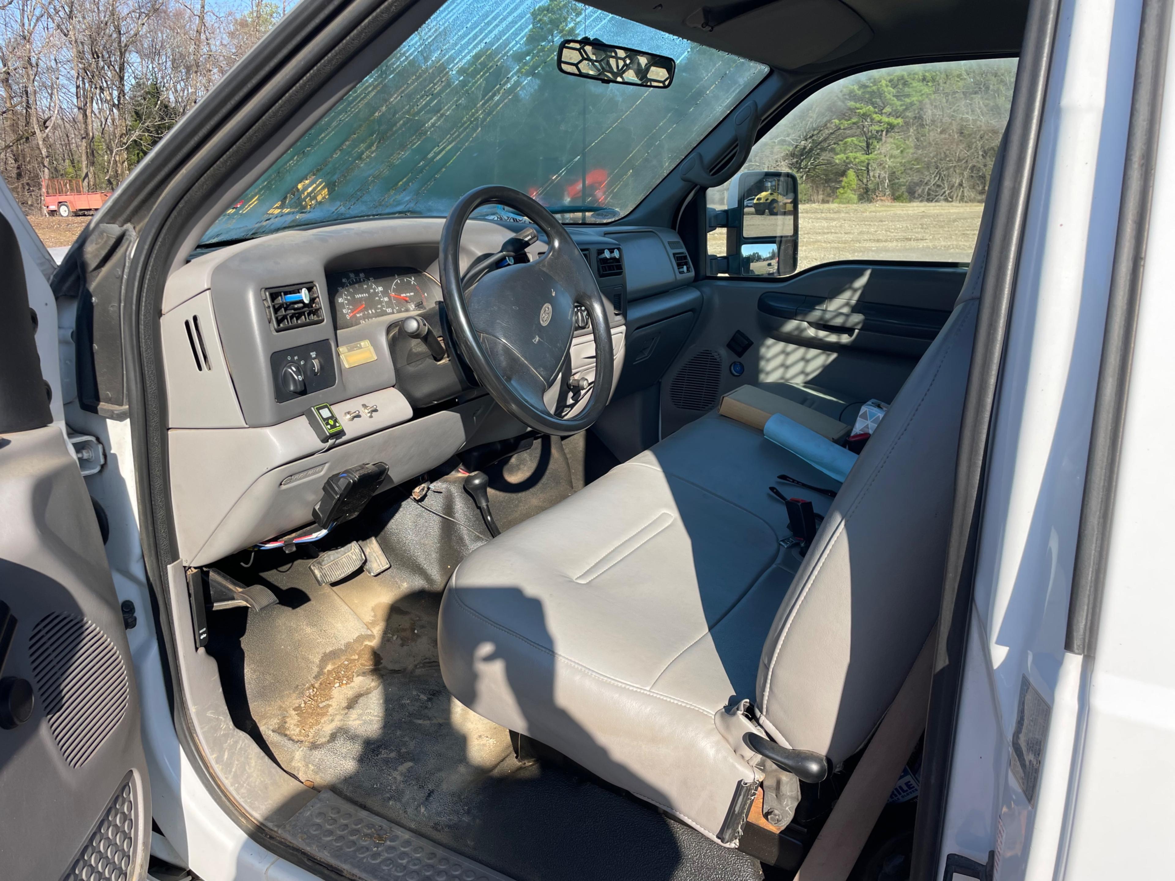 2000 Ford F550 Flatbed Truck