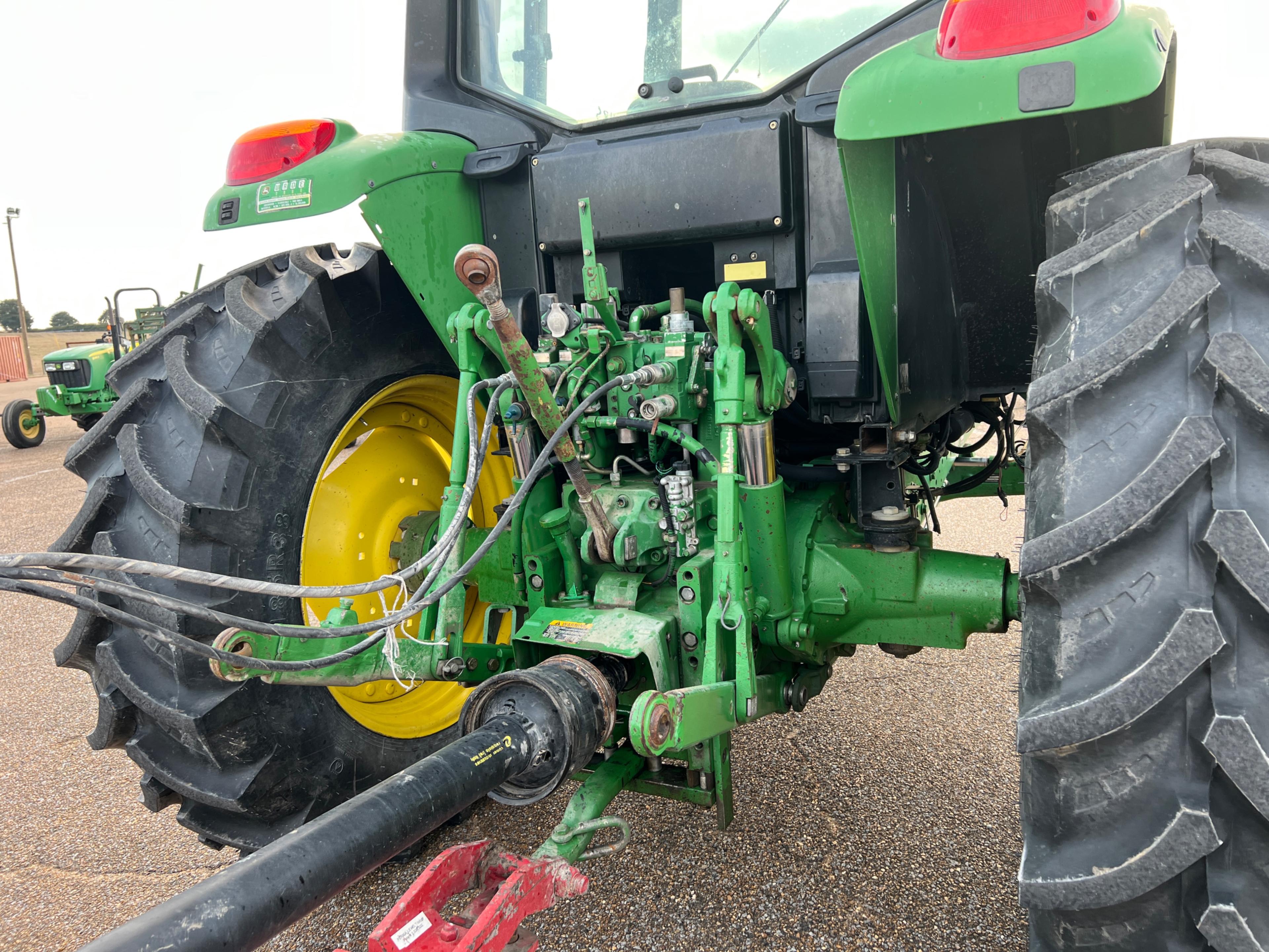 2010 John Deere 7230 Tractor