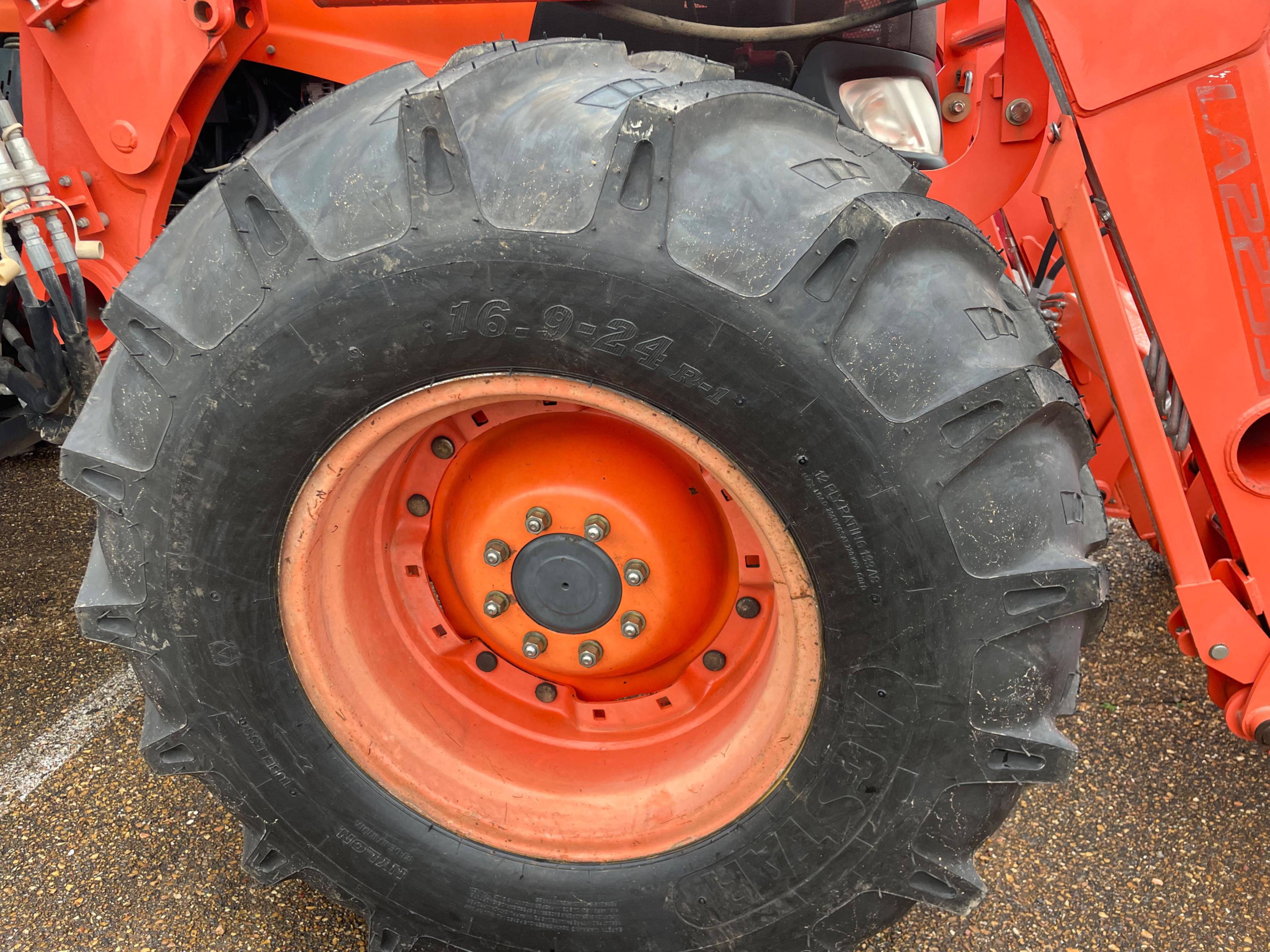 Kubota M135X w/Kubota 2253 Loader