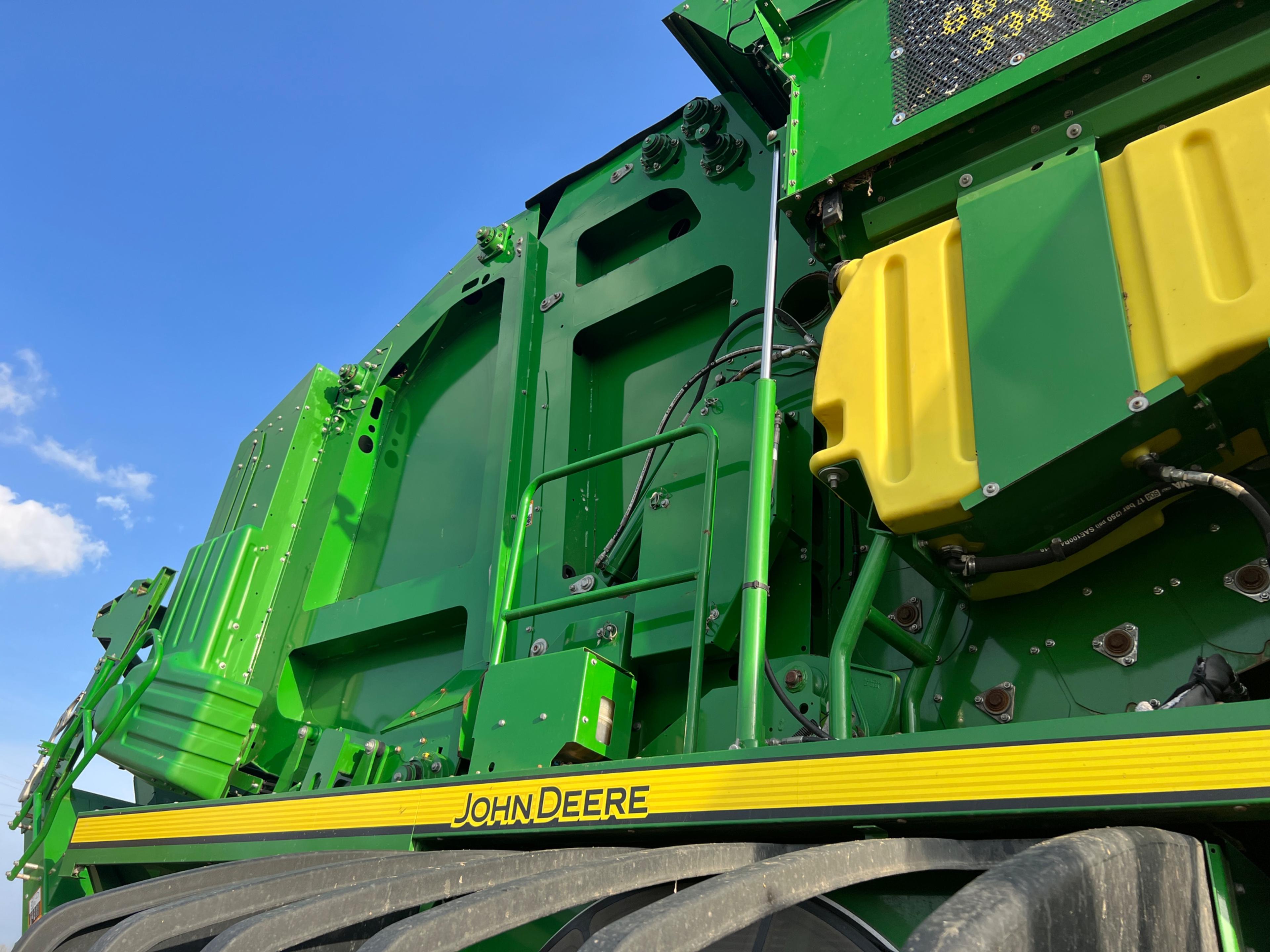 2019 John Deere CP690 Cotton Picker