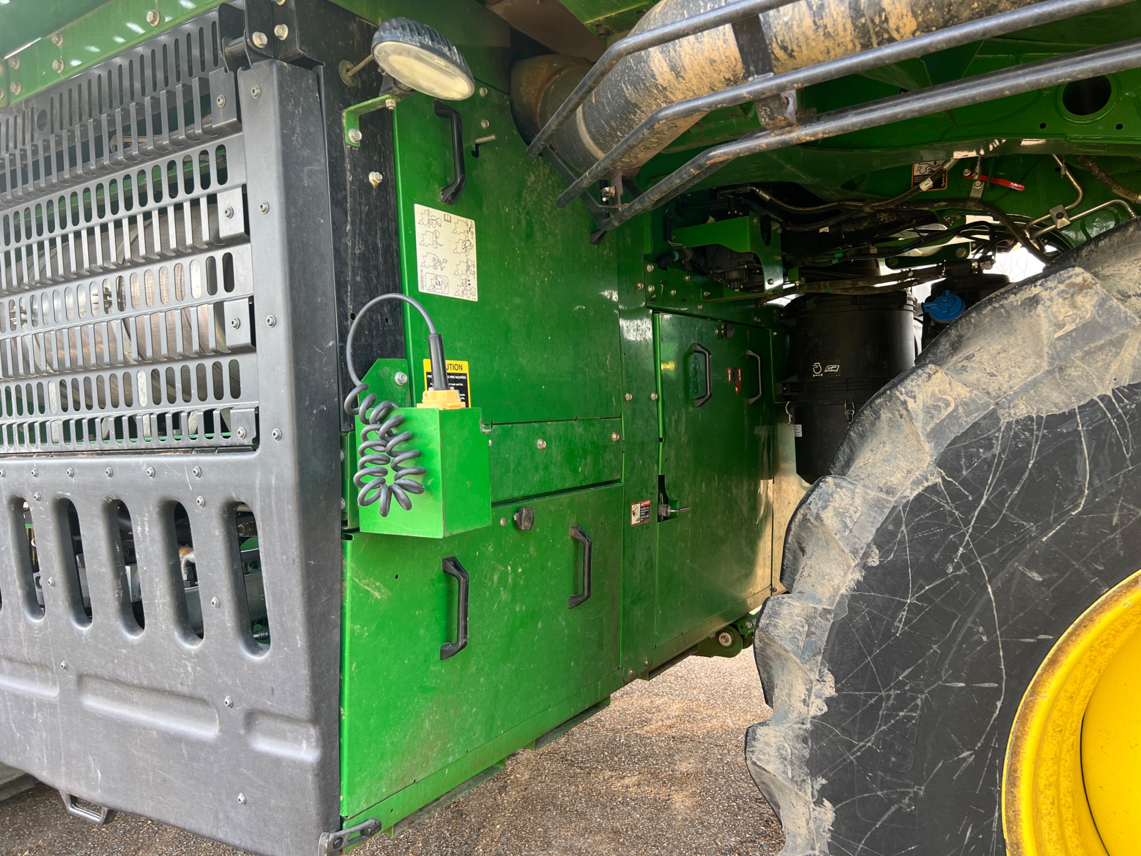 2019 John Deere CP690 Cotton Picker