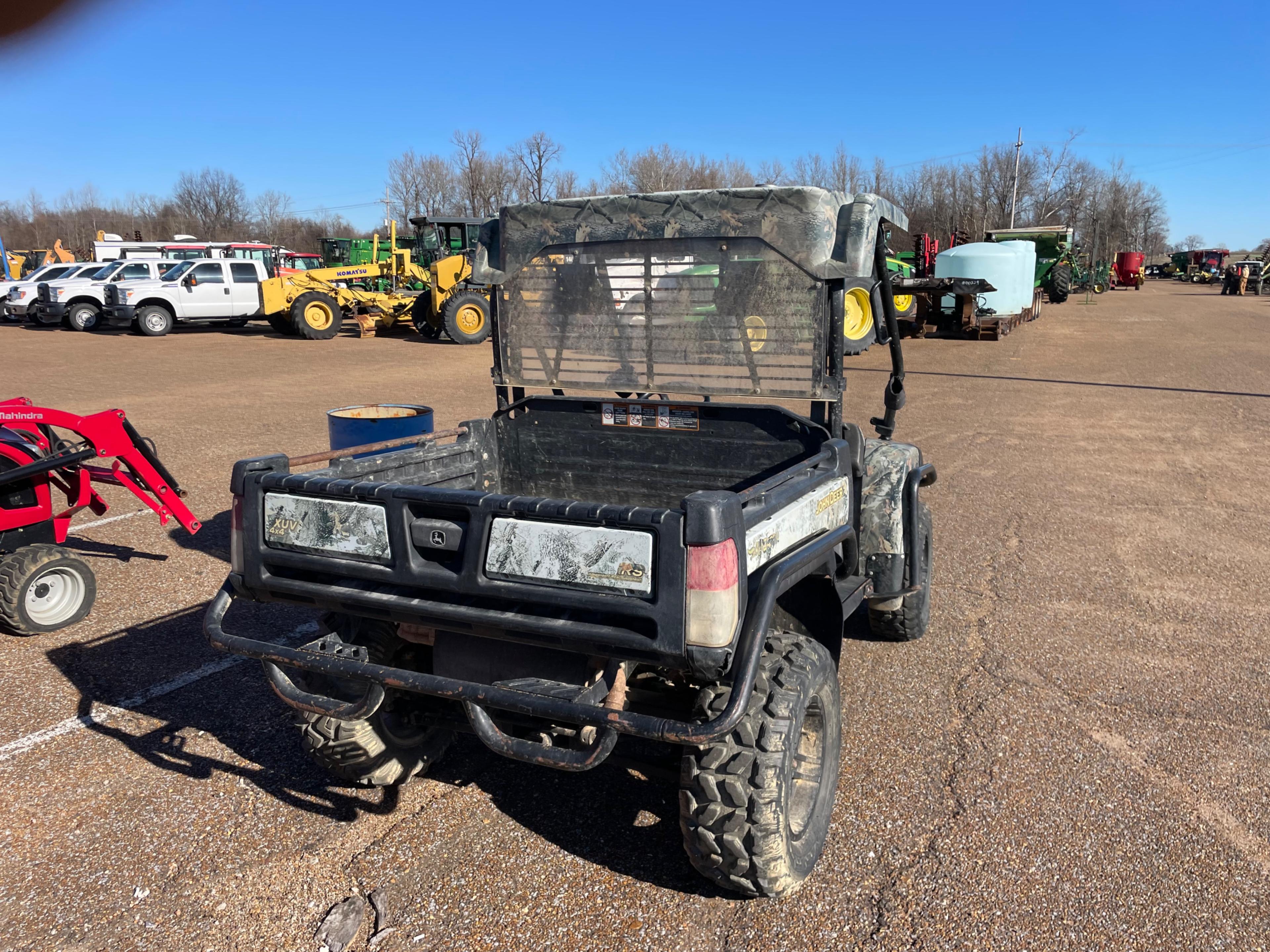 John Deere 825i Gator