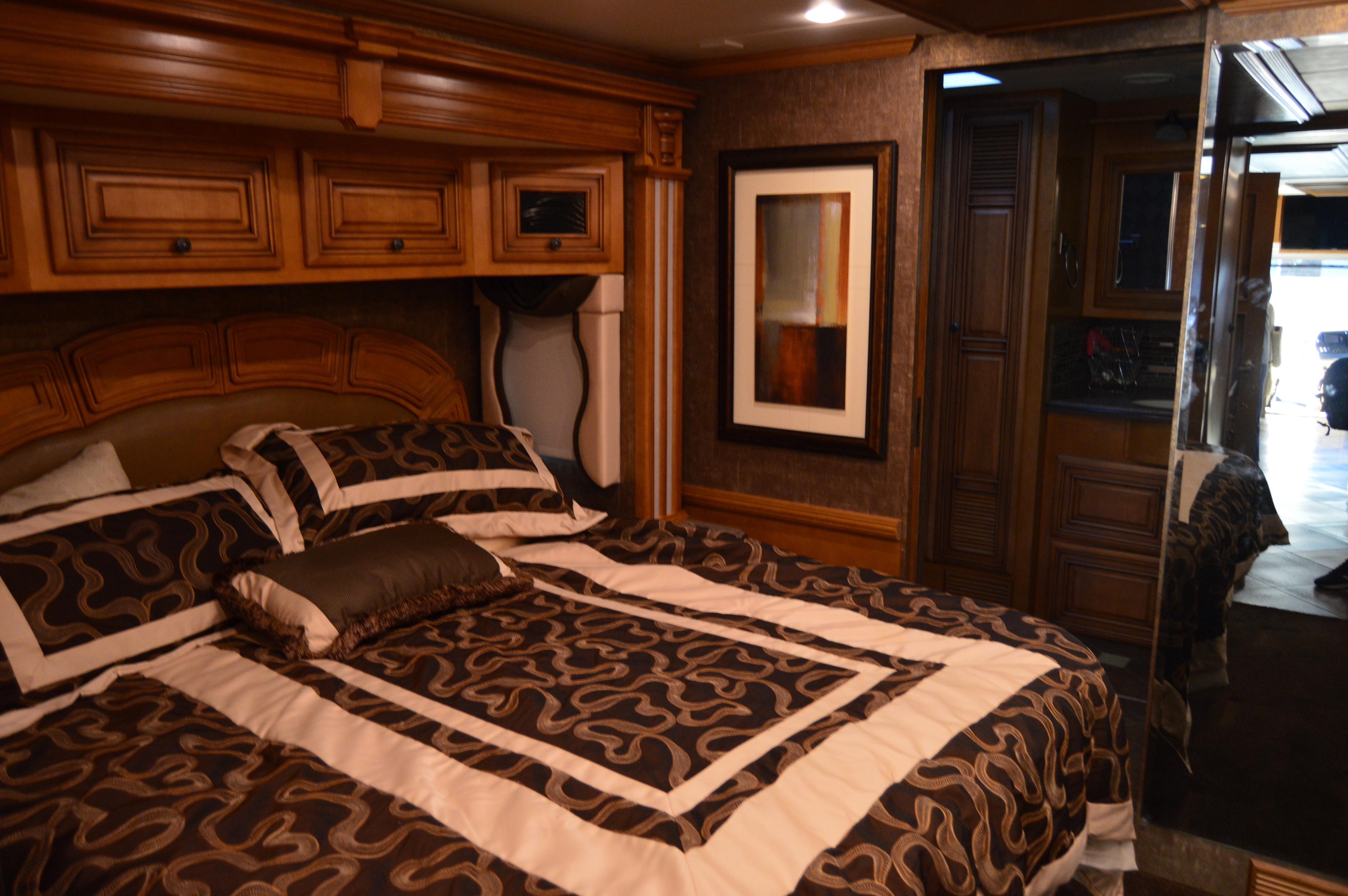 2014 Dutch Star Newmar Motor Coach