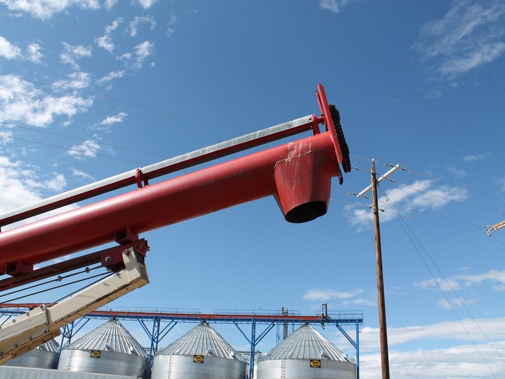 FARMKING PORTABLE 10" x 40' APPROX. TUBULAR GRAIN AUGER WITH WEG 15HP ELECTRIC MOTOR