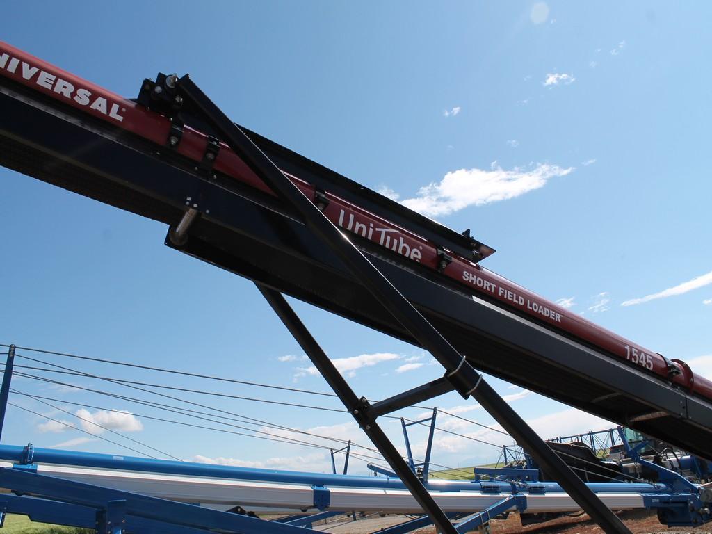 UNIVERSAL UNI-TUBE MODEL 1545 SHORT FIELD LOADER 15HP ELECTRIC MOTOR TOP DRIVE 15" x 45'GRAIN AUGER