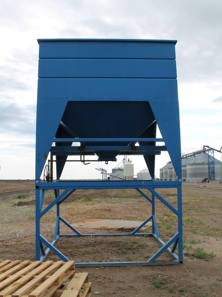 CUSTOM DESIGNED AND FABRICATED BULK SUPER SACK BAG FILLING HOPPER BIN