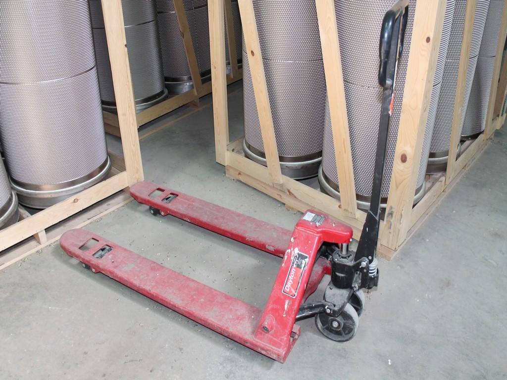 DAYTON ELECTRIC MFG. CO. MODEL 4YX97, 5,500 LB. LOAD CAPACITY HAND HYDRAULIC PALLET JACK / TRUCK