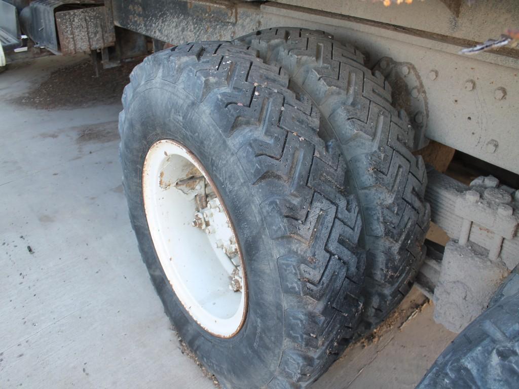 INTERNATIONAL 1978 F1954 6x4 TANDEM AXLE GRAIN TRUCK