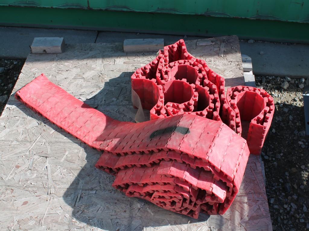 PALLET RED PLASTIC CONVEYOR BELTING