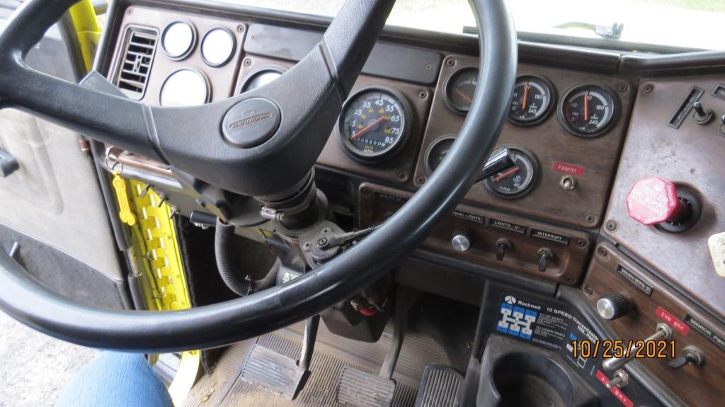 1997 Freightliner Tractor W/10 Speed Eaton Fuller