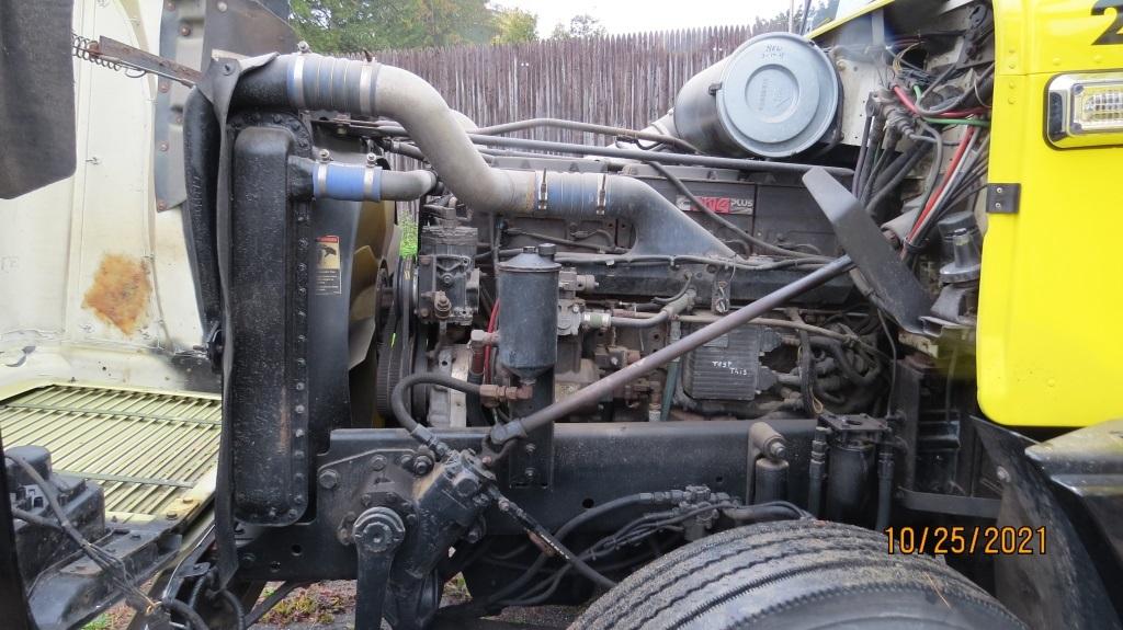 1997 Freightliner Tractor W/10 Speed Eaton Fuller