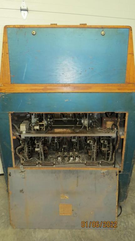 Vintage Keeney's Three Way Tilt Slot Machine