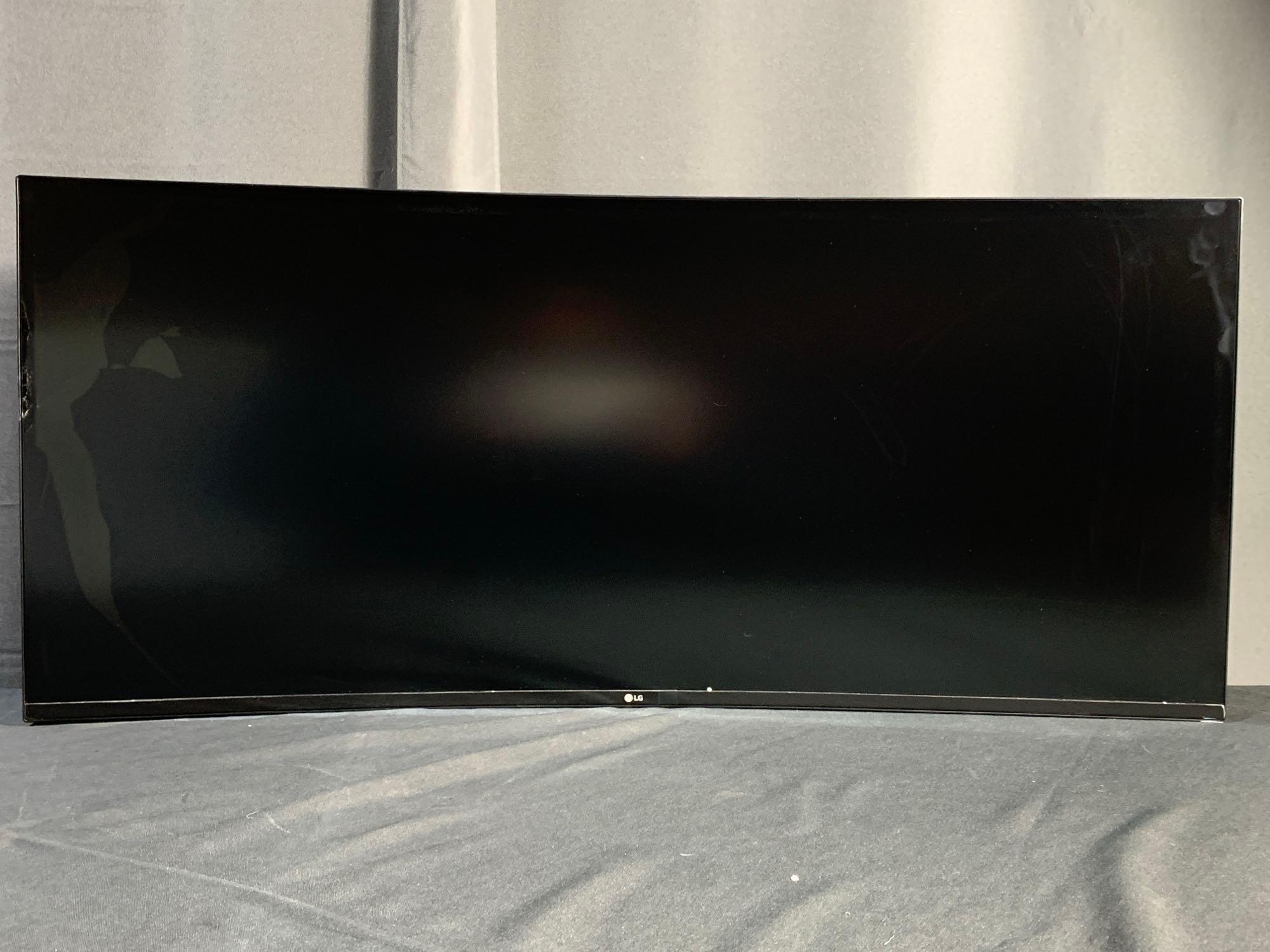 LG 40WP95C-W 40? UltraWide Curved WUHD (5120 x 2160)