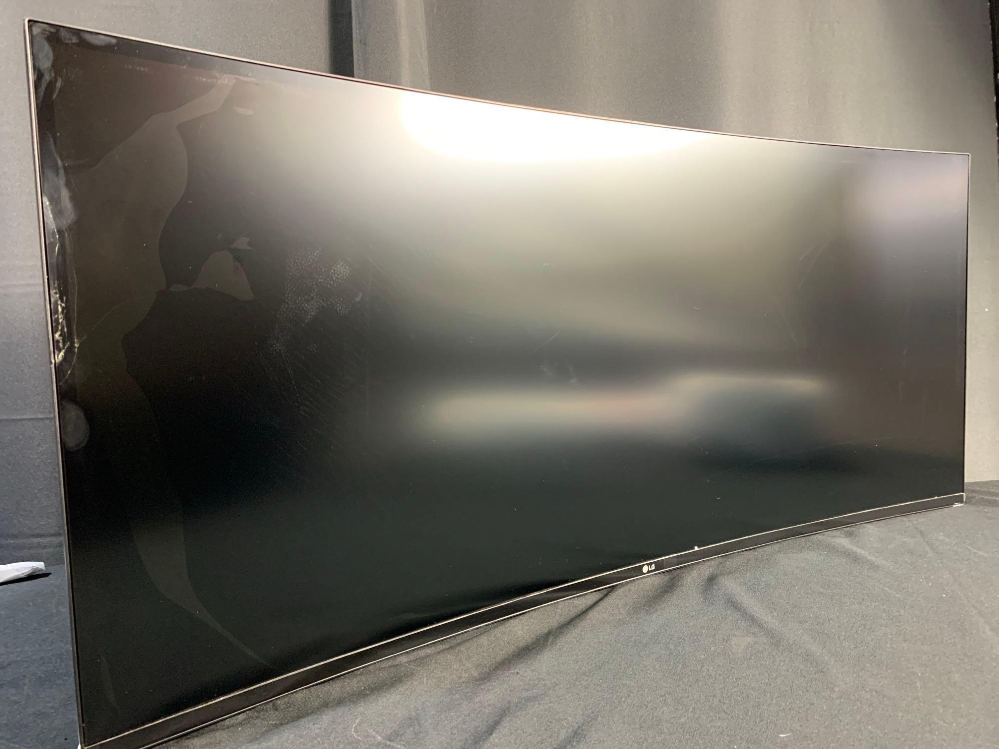 LG 40WP95C-W 40? UltraWide Curved WUHD (5120 x 2160)