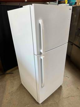Insignia - 18 Cu. Ft. Top-Freezer Refrigerator with Handles - White
