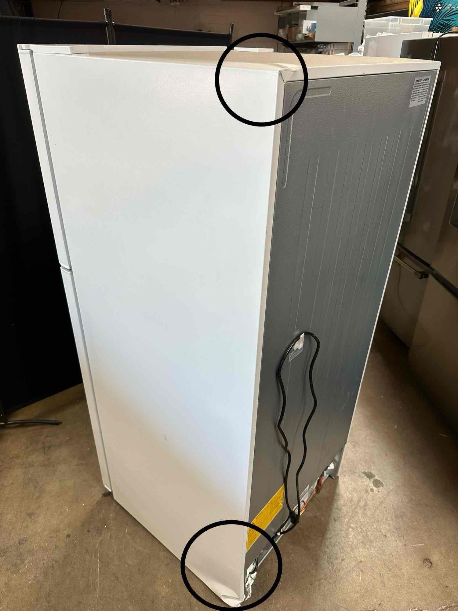Insignia - 18 Cu. Ft. Top-Freezer Refrigerator with Handles - White