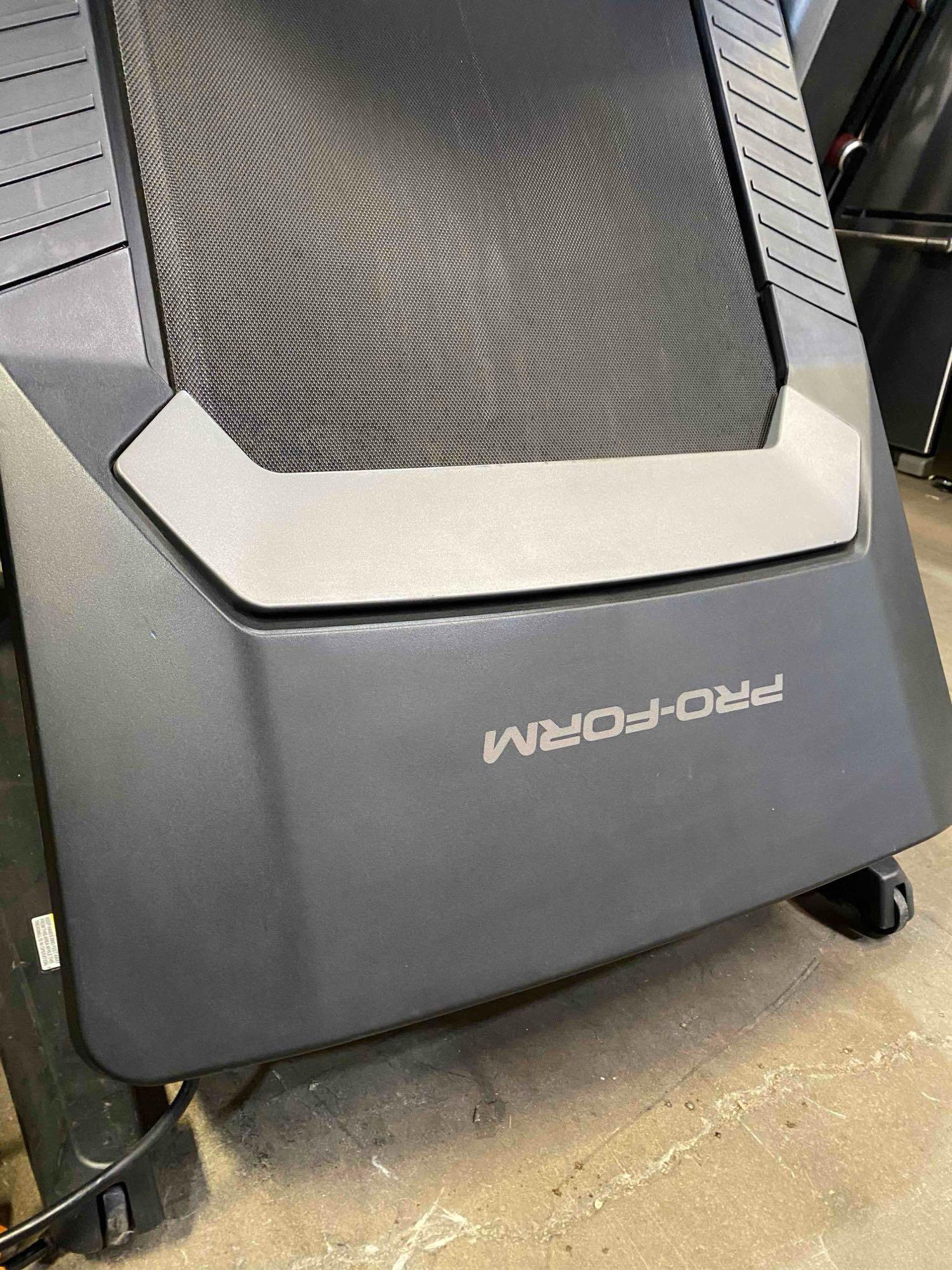 ProForm Pro 2000 Incline Treadmill