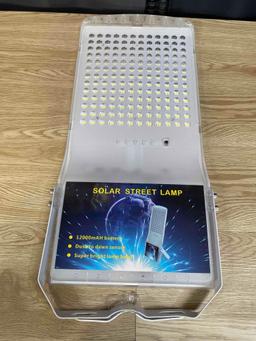 OTeedo 600W Solar Street Light