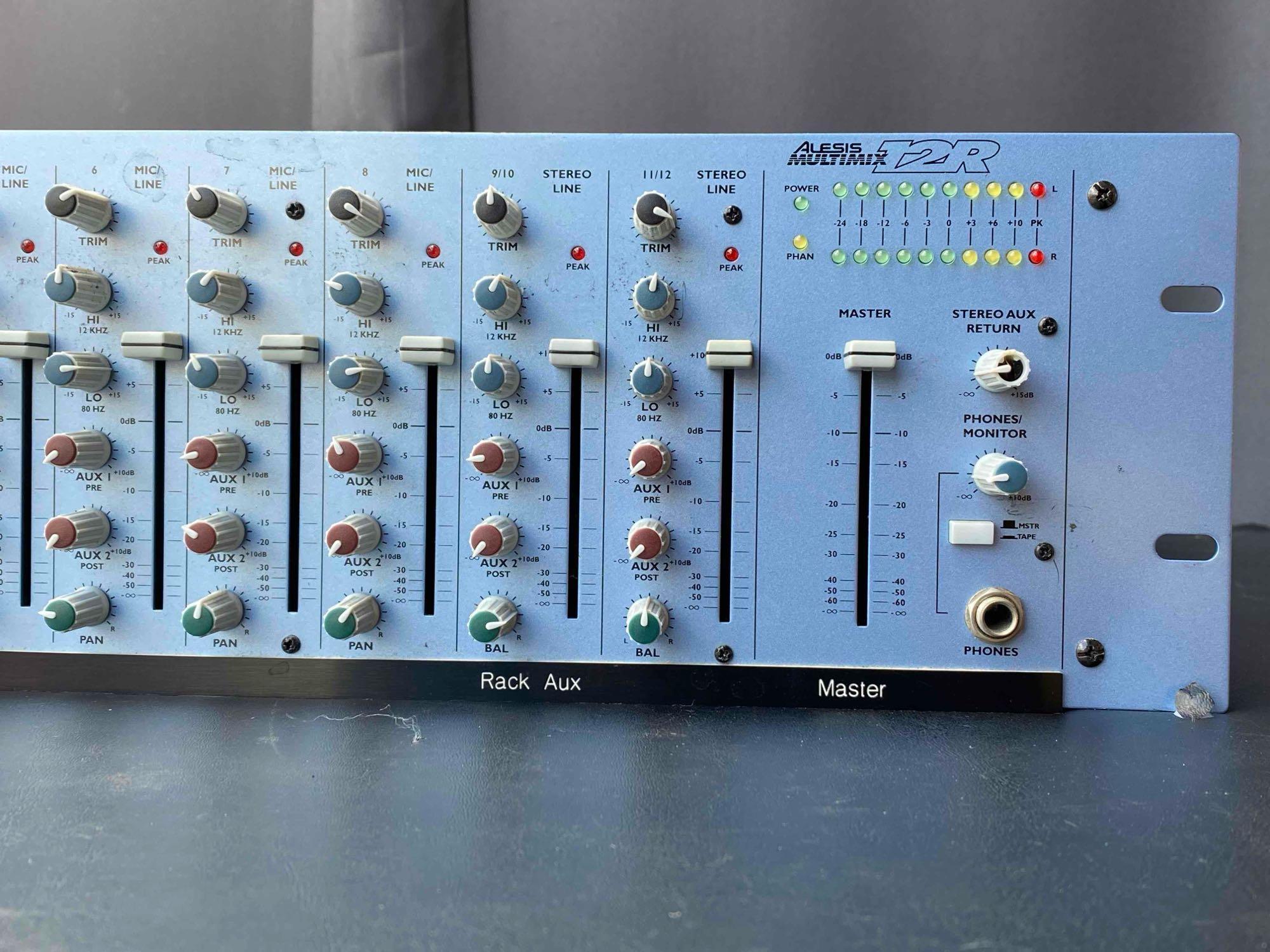 Alesis MultiMix 12R Rockmount Mixer/Microphone Preamplifier