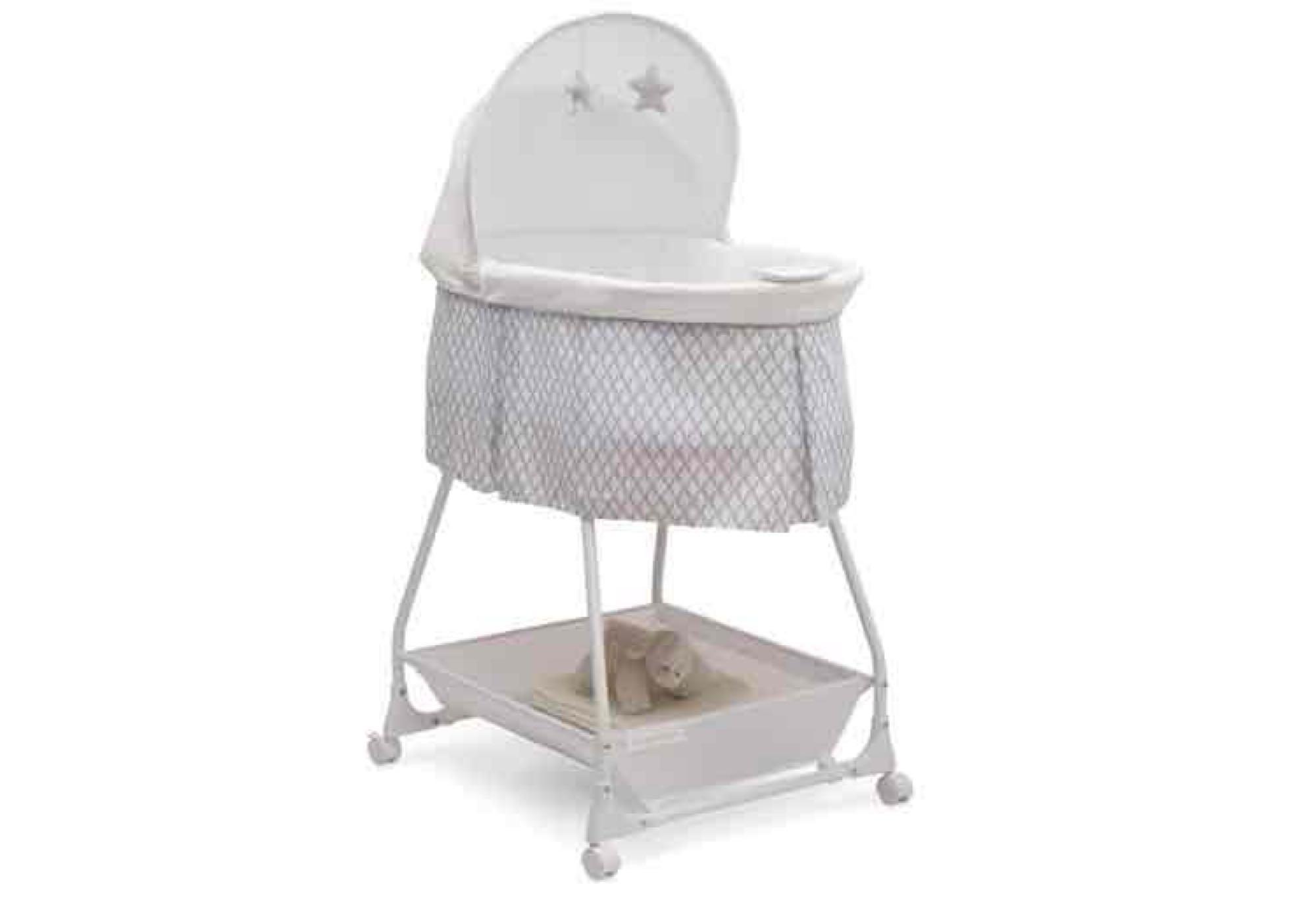 Delta Children Deluxe Soothing Dreams Bassinet