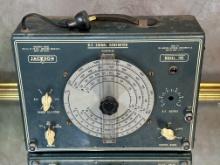 Vintage Jackson Model 106 RF Signal Generator