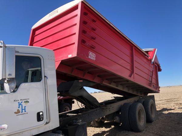 2012 Kenworth 10 Wheel Truck w/2019 Aulick 2057 20’ Dump Bed