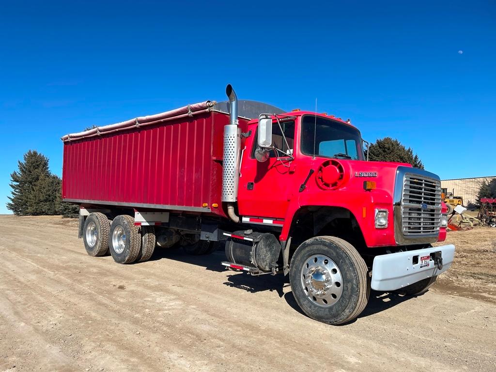 1996 Ford L9000 10 Wheel Truck