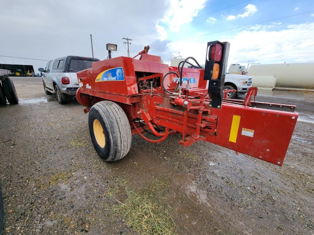 New Holland BC5070 Baler