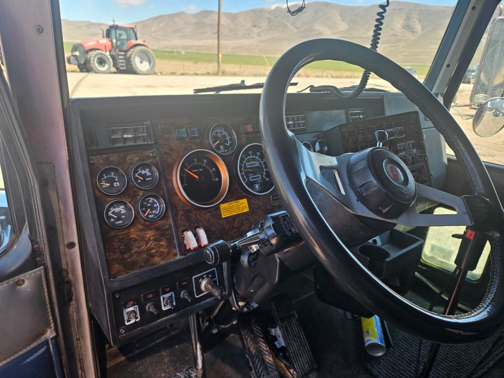 1996 Kenworth T800 Semi Tractor