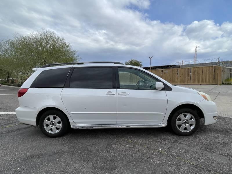 2004 Toyota Sienna XLE 4 Door SUV